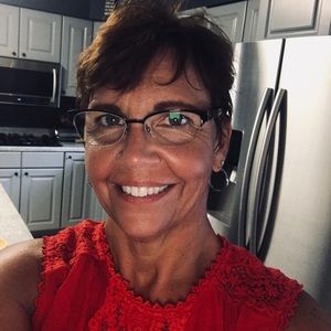 Meet your Posher, Angela